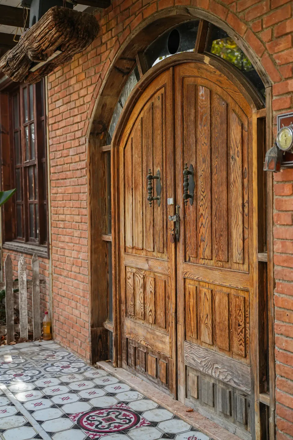 Rakani Evi · Ahşap ve tuğla — dış cephe ve yapı detayları