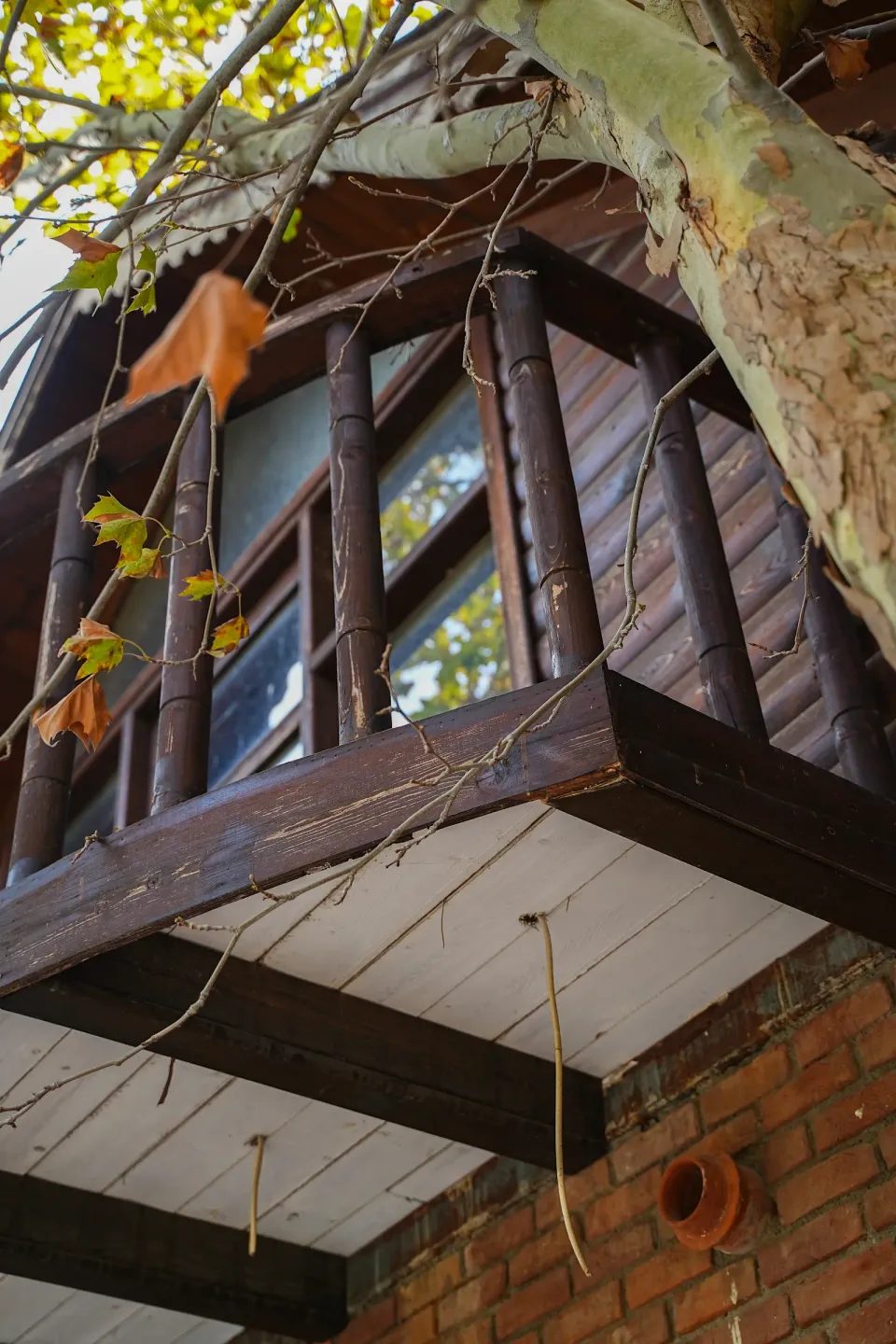 Rakani Evi · Ahşap ve tuğla — dış cephe ve yapı detayları