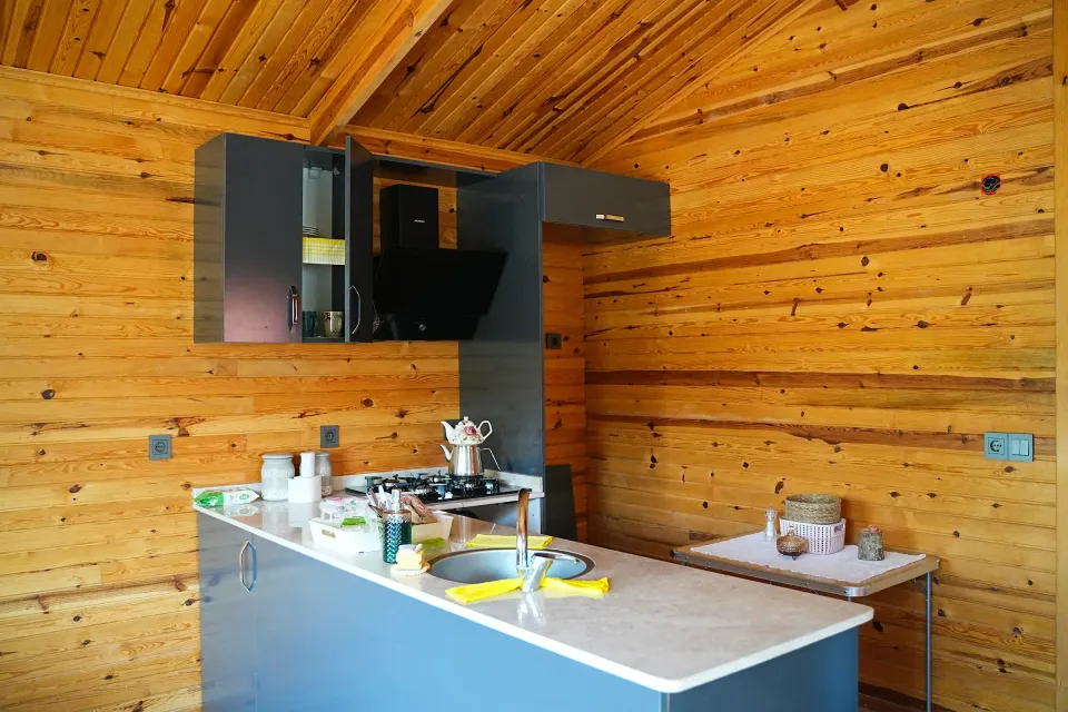 İsina Evi · Verandalı yaşam — iç mekân detayları